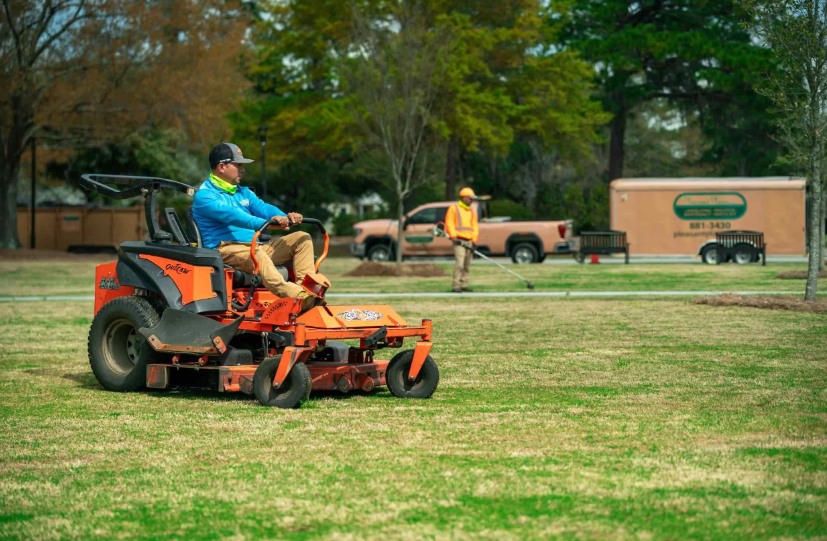 How to Maintain a Beautiful Lawn Year-Round in Charleston